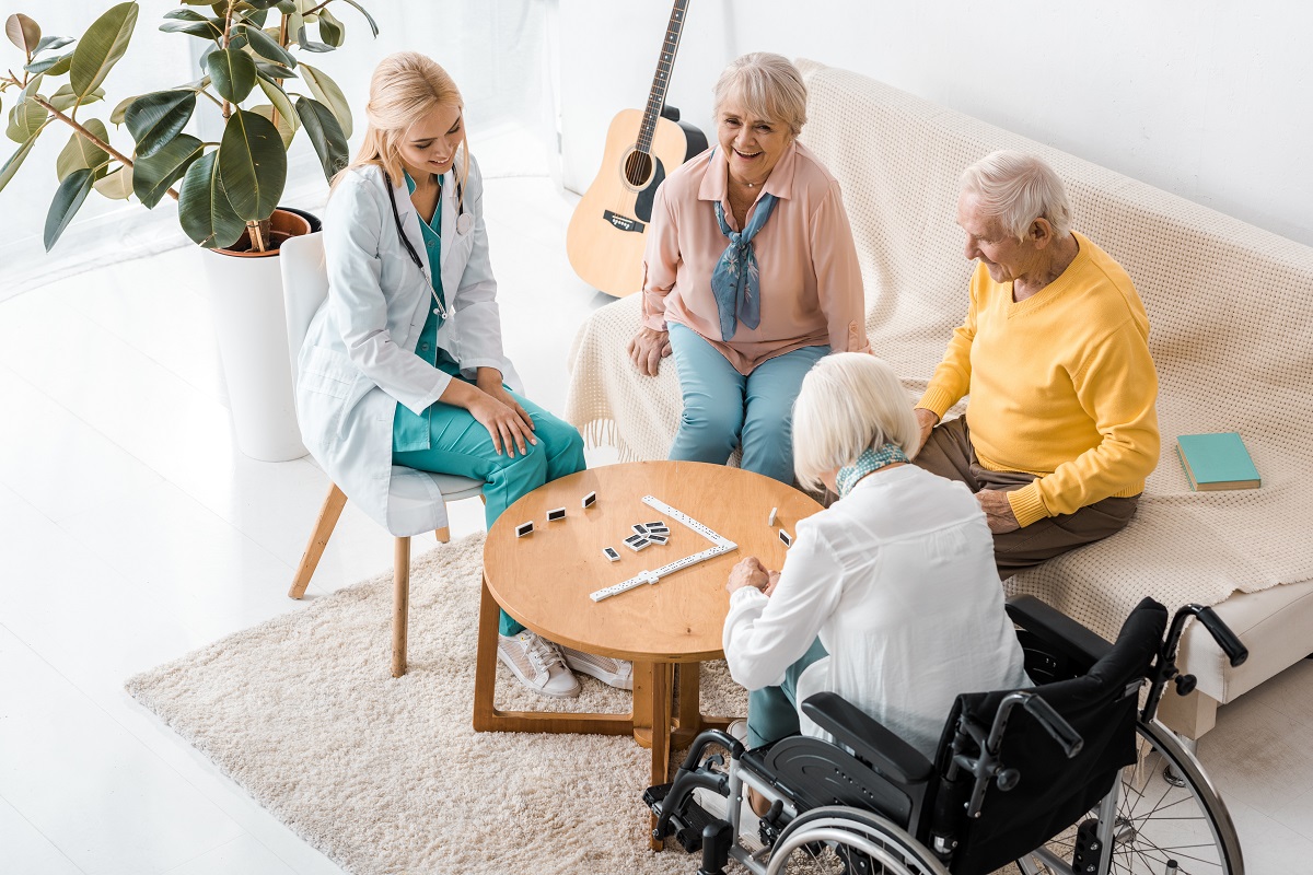 How to Help Seniors Adjust to Long-Term Care Communities